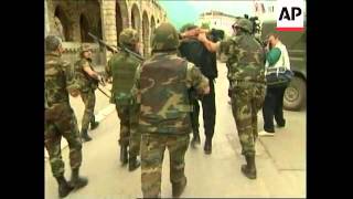 YUGOSLAVIA: KOSOVO: PEC: KLA SOLDIER ARRESTED Resimi