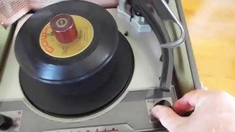 COLUMBIA RECORD PLAYER  V-M 4 Speed AUTOMATIC Playing a stack of 45