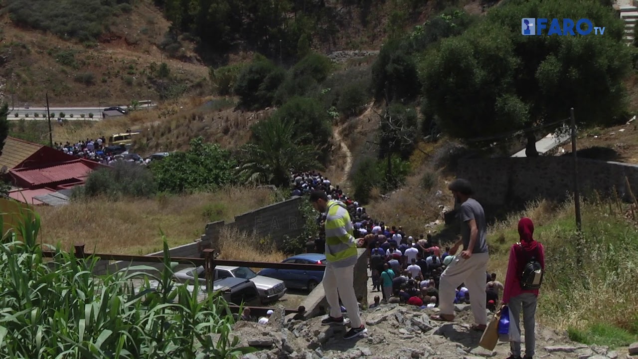 Multitudinaria despedida al guardia civil Brahim en Sidi Embarek