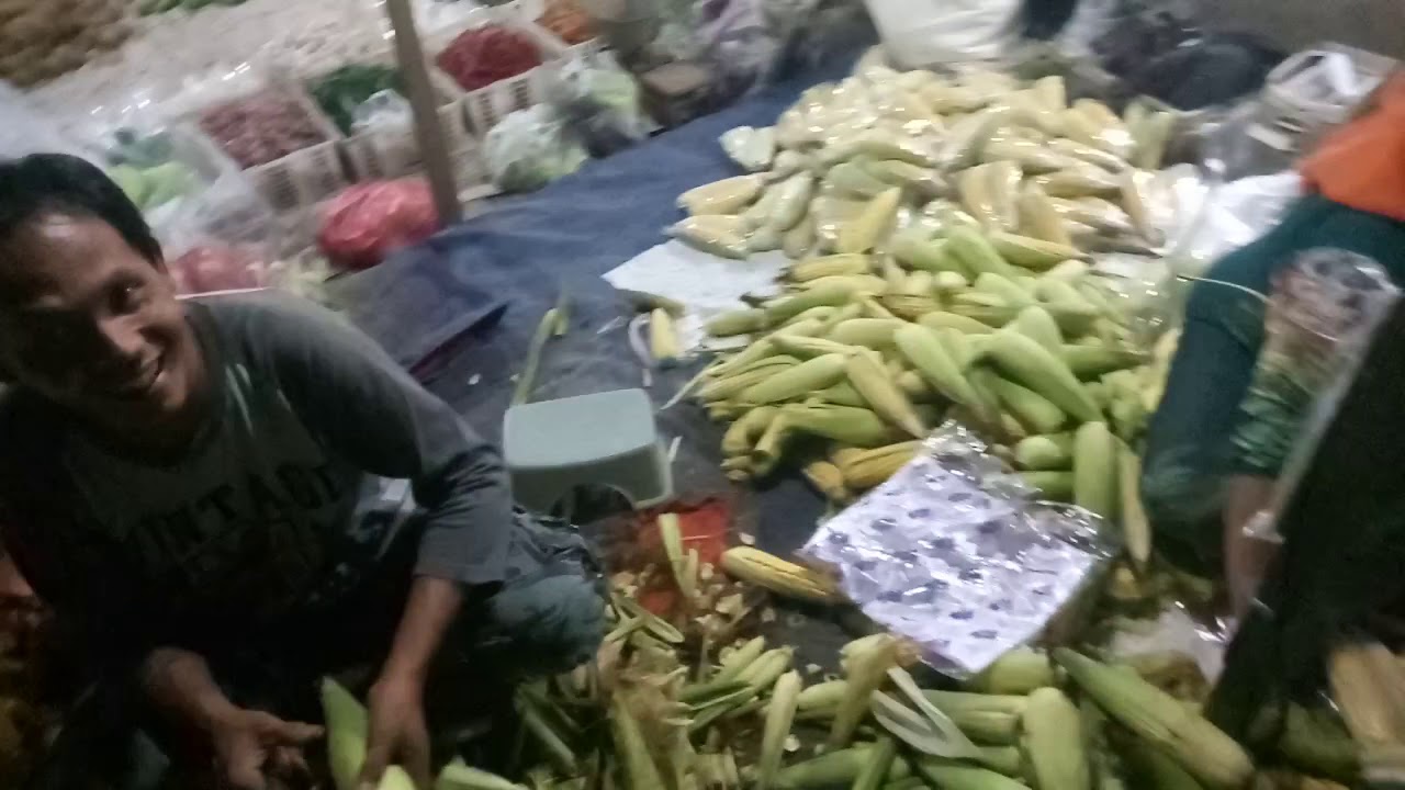 Pasar Sayur mangga dua surabaya  harga sayur lagi hancur 