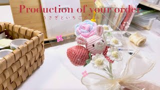 ギフトにも！いちごとうさぎのミニブーケ 手編みの花束】うさぎといちごのミニブーケができるまで🐰🍓 - YouTube