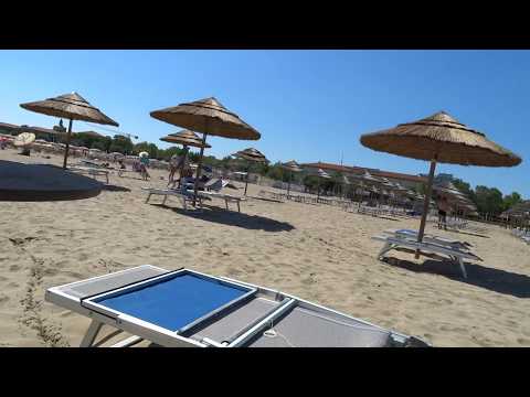 Римини/занял шезлонг на платном пляже