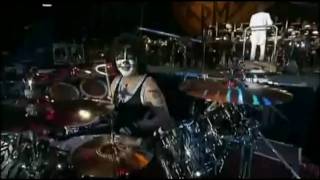 Watch Kiss Great Expectations video