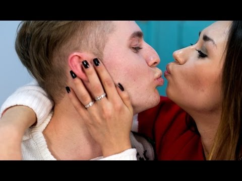 Как двигать губами во время поцелуя | Как правильно целоваться  Урок 23
