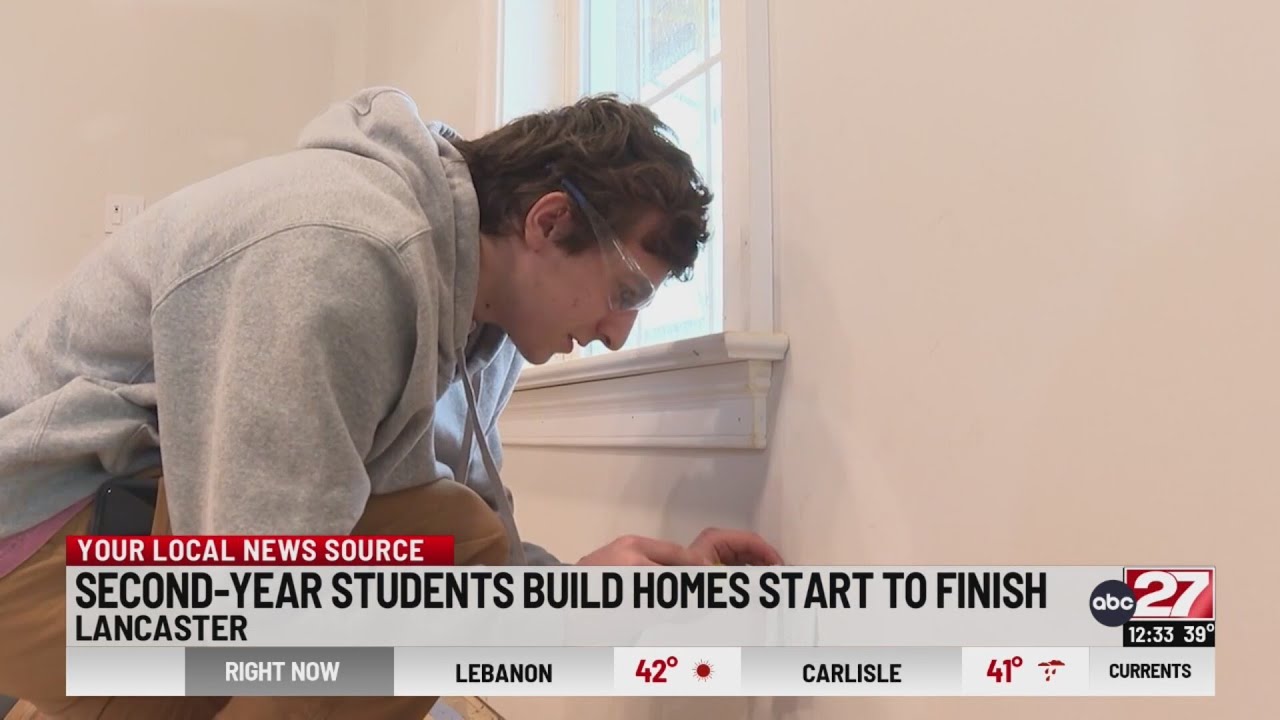 Local college students build homes start to finish