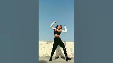 جزائرية ترقص على اغنية هندية Algerian Dancing On An Indian Song 