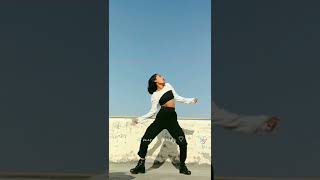 جزائرية ترقص على اغنية هندية ??♥? Algerian dancing on an Indian song