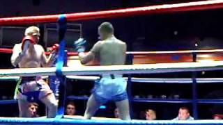 Paul Karpowicz (2 Technical Muay Thai) Vs Stephen Hodgers - Round 4