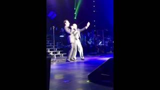 Marc Anthony y Don Felipe Muniz - El Ultimo Beso en NYC Radio City Music Hall - The Private Collect Resimi