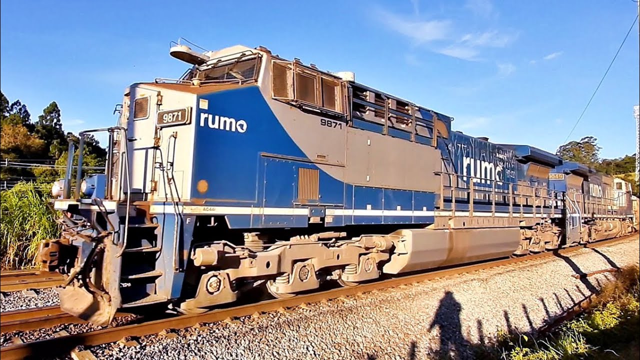 TREM com AC44i e DASH-9 RUMO e Vagões Celulose em Canguera, São Roque ...