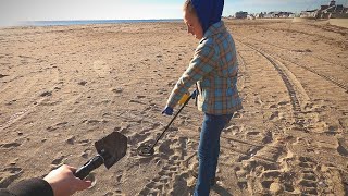 I TOOK MY WIFE METAL DETECTING ON A FROZEN BEACH