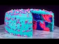 Cake slicing stop motion