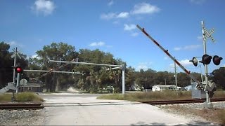CSX Train Traffic Light Malfunctions At Railroad Crossing