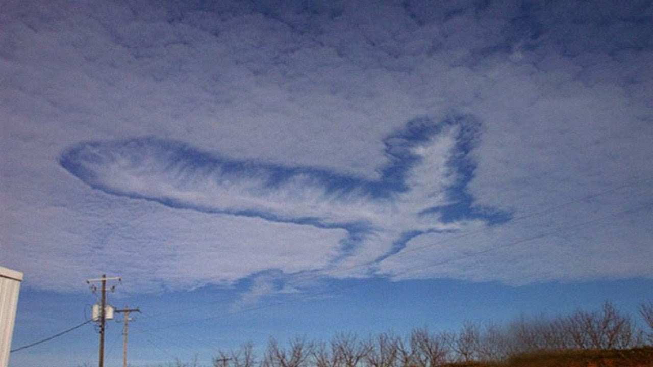 Много лет назад я приметил непонятное явление. Странные облака в небе. Необычные явления в небе. Загадочные явления в небе. Странные явления.