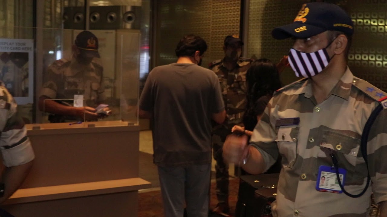 Ronnie Screwala l Spotted At l Mumbai Airport