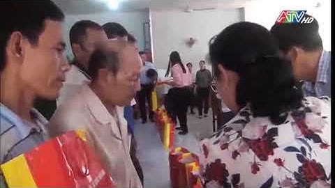 Đoàn Tỉnh ủy chúc tết hộ nghèo trên địa bàn thị trấn Óc Eo, Thoại Sơn