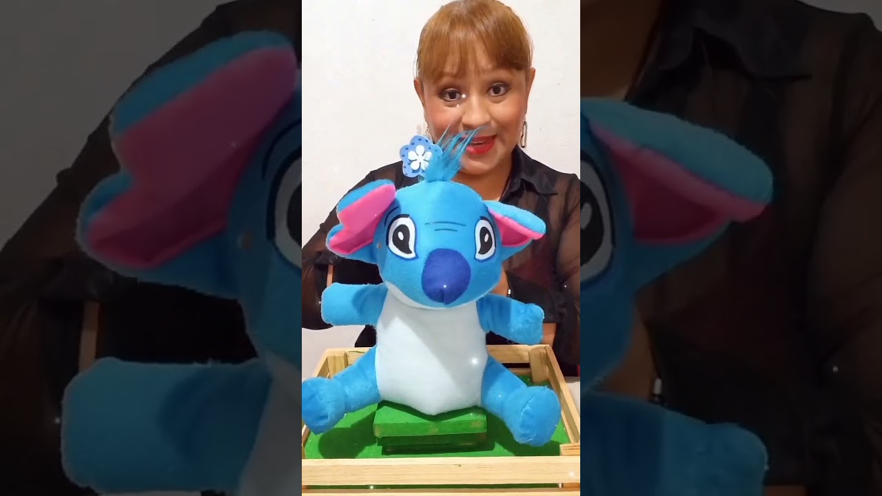 Clàudia abre Caja SORPRESA de STITCH 🩵 Peluches, Libretas y otros juguetes  de Lilo & Stitch DISNEY 