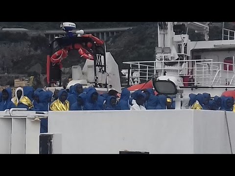 Sbarco migranti a Salerno | 19 aprile 2017