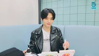 Stray Kids Minho VLive | 210327 | LEE KNOW RI BANG😺 (Eng Sub)