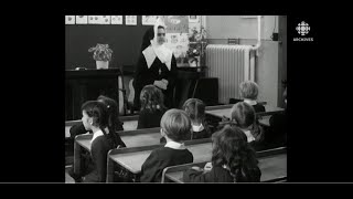 En 1959, une classe de catéchisme dans une école primaire au Québec
