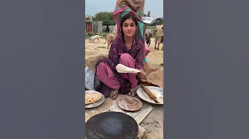 Desi Girl Making Rotti Village Pakistan status #punjabigirl beautiful Pakistan girls #village #pk