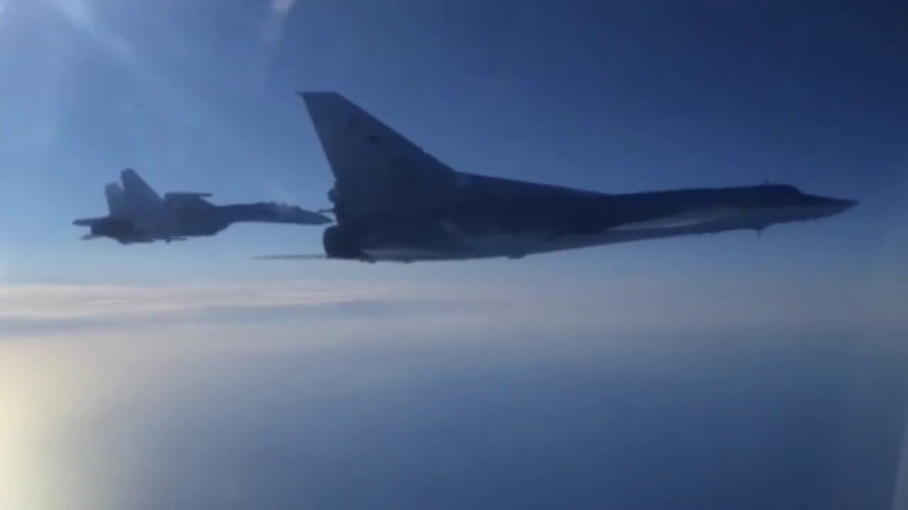 Плановый полет двух Ту-22М3 ВКС России над водами Черного моря