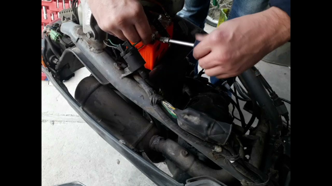 не заводится хонда лид аф20 - YouTube