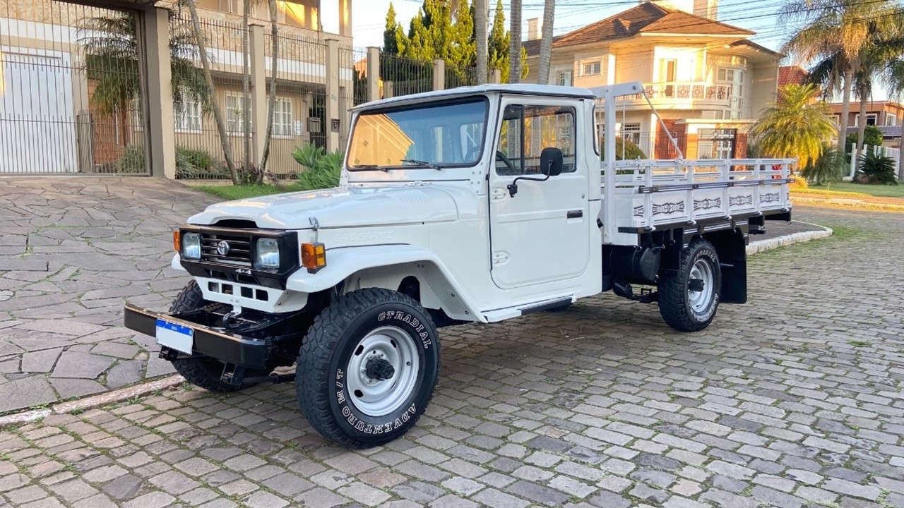 TOYOTA BANDEIRANTE PICK UP À VENDA