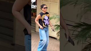 Kareena Kapoors Love For Jeans And Shirts Will Surprise You