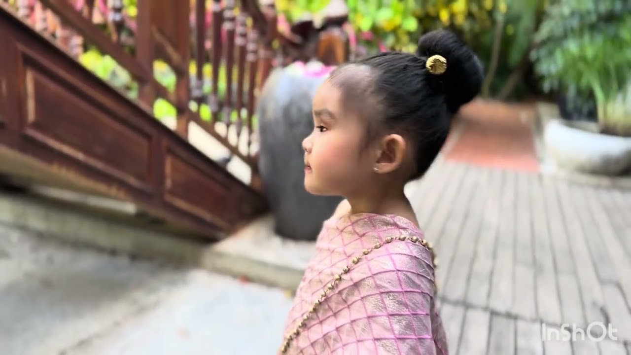 Белла впервые надела камбоджийский национальный костюм в Камбодже.