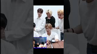 Stray kids reaction to Bang chan abs