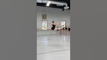 HOLY !!! Her LEAP is PERFECT 😱🩰✨ #ballet #ballerina #balletclass #flexible #strong