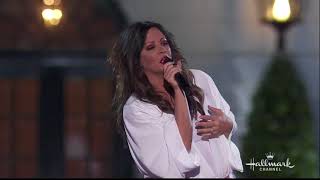 Sara Evans sings 