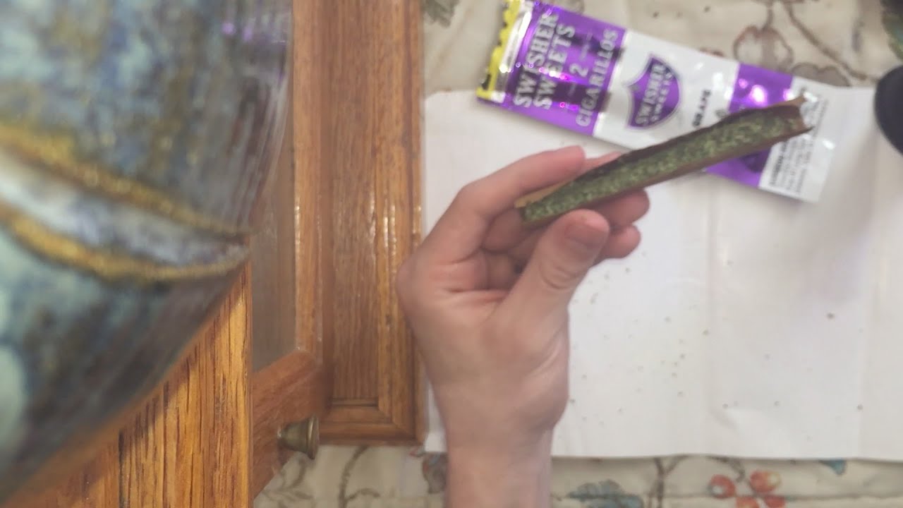 HOW TO ROLL A PERFECT BLUNT!!!
