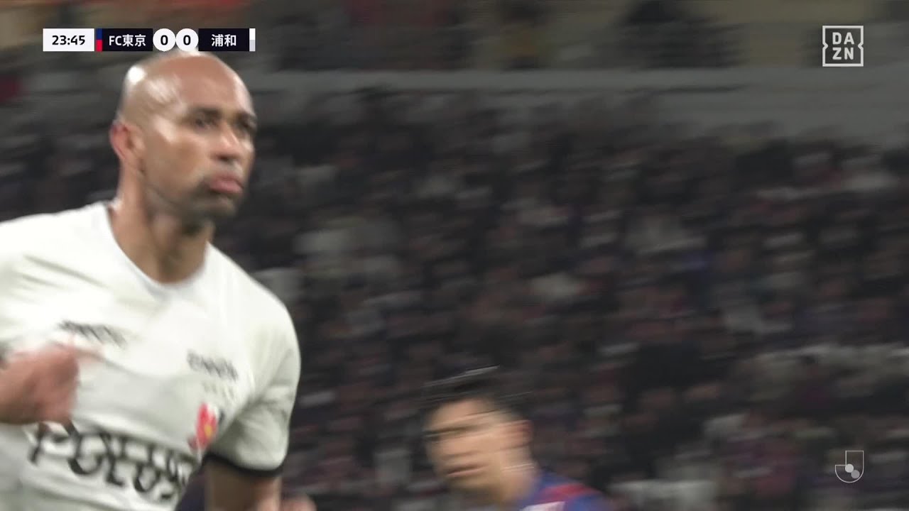 速報】国立でスーペルゴラッソ！チアゴ・サンタナが超ロングシュートを 