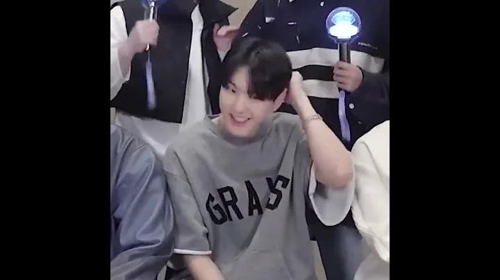 DK kept on accidentally hitting the back of Hoshi’s head #hoshi #dk #seventeen #carat #shorts#tiktok