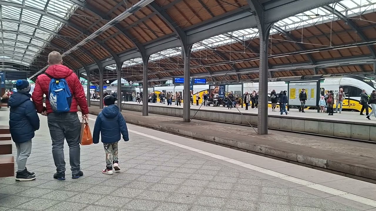 Pociągi we Wrocławiu Głównym i podpinanie wagonów 