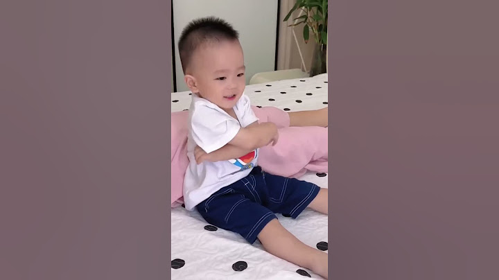 爸爸妈妈冷战，没想到儿子直接一脚把爸爸踢下了床，太好笑了！#萌娃#funny#cute