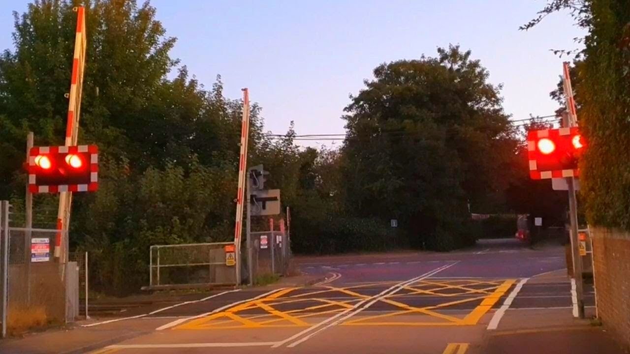 Aylesford Level Crossing, Kent - YouTube