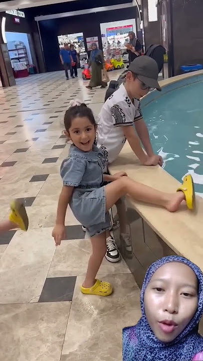 sendalnya berenang #lucu #animasulucu #funny #kartunjadul #comedy #animasi #memes #kindnessiscool