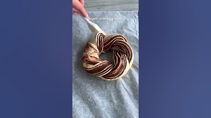How I learnt to bake (plus Christmas Nutella pastry wreath tutorial)