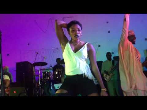 Ndeye Sy La Fille Du New Clip De Wally Seck Todj Na....