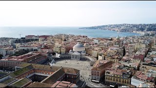 Video thumbnail of "Napoli la città di Pulcinella"