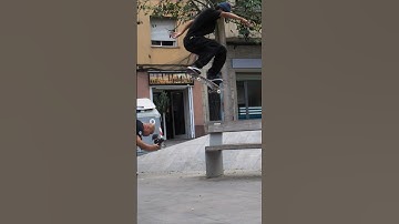 Patrick Praman Bs 360 somewhere in Barcelona for the Real skateboards video called “Three seasons”