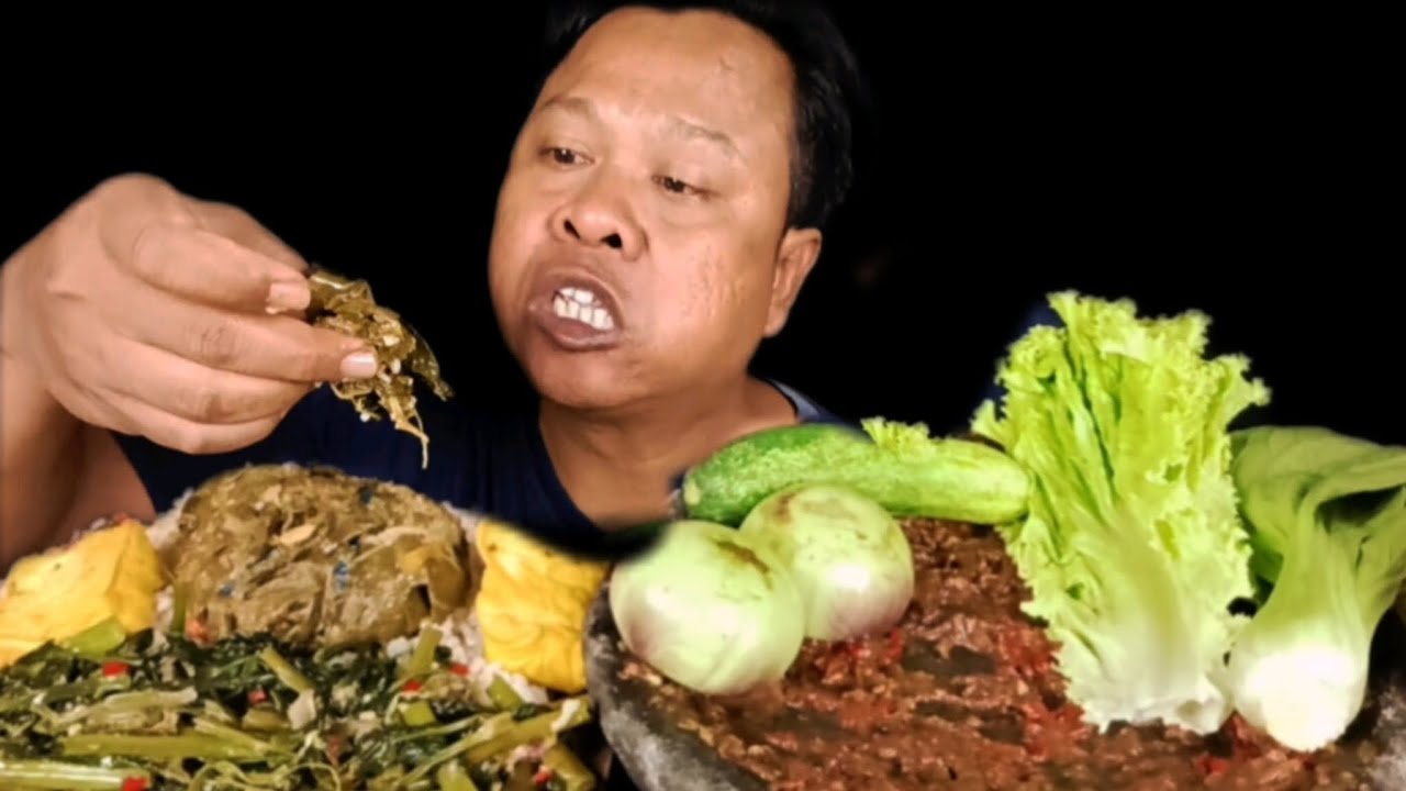BUKA PUASA JADI NIKMAT‼️.MENU GULAI BUNTIL DAUN KELADI DAN TUMIS KANGKUNG,TAHU GORENG,SAMBAL TERASI.
