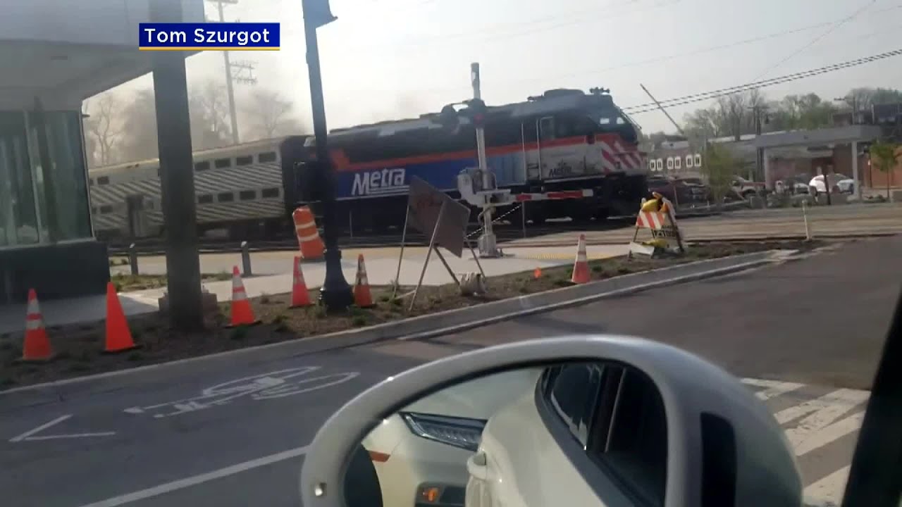 Metra train hits vehicle on Chicago's South Side