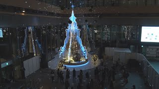 丸の内のクリスマス一足早く　「愛と希望」テーマに輝く