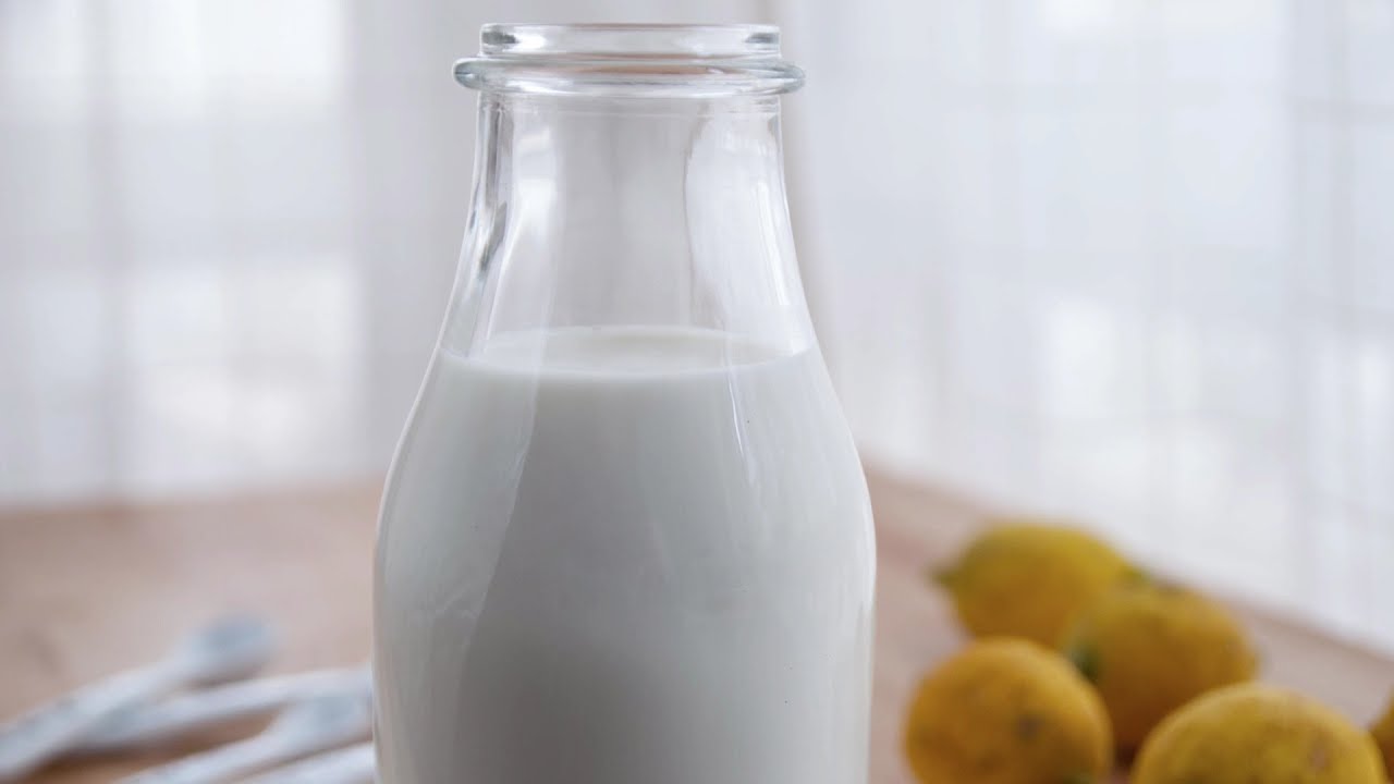 Cómo preparar un buttermilk casero o suero de mantequilla - YouTube