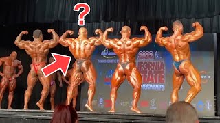 どえらい背中が出てますよ今！！