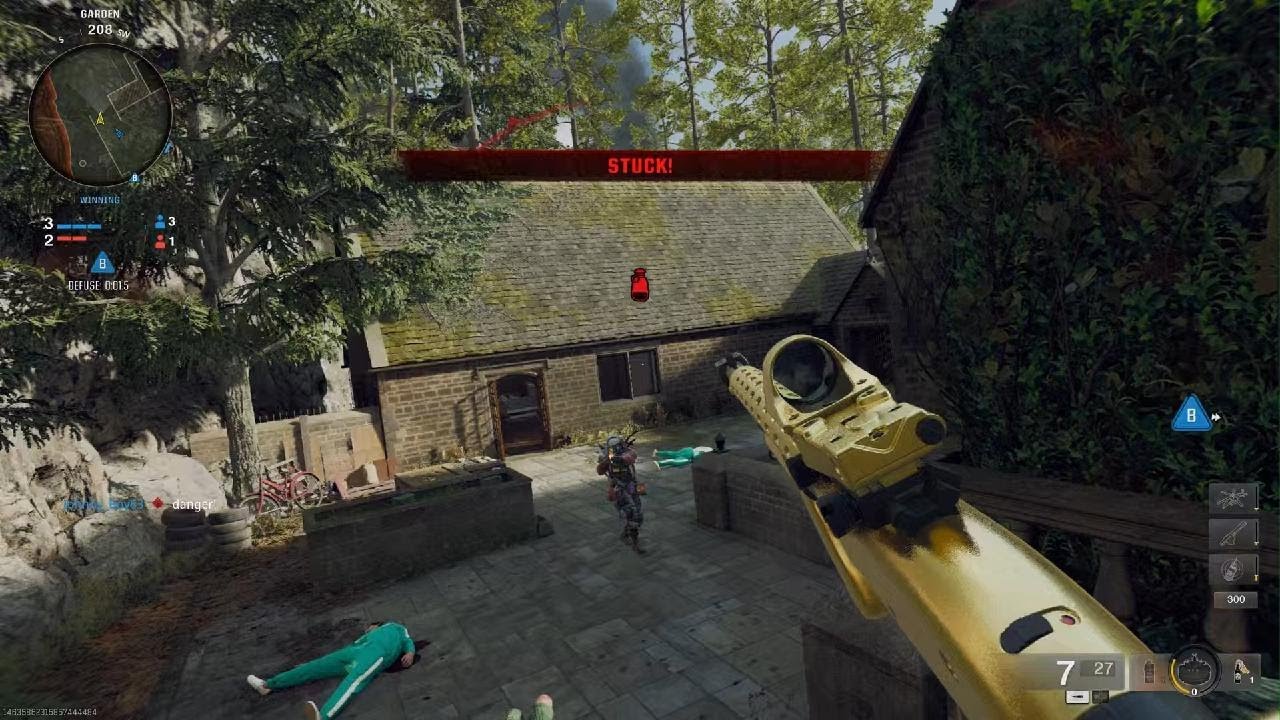 CoD BO6 dolphin dive